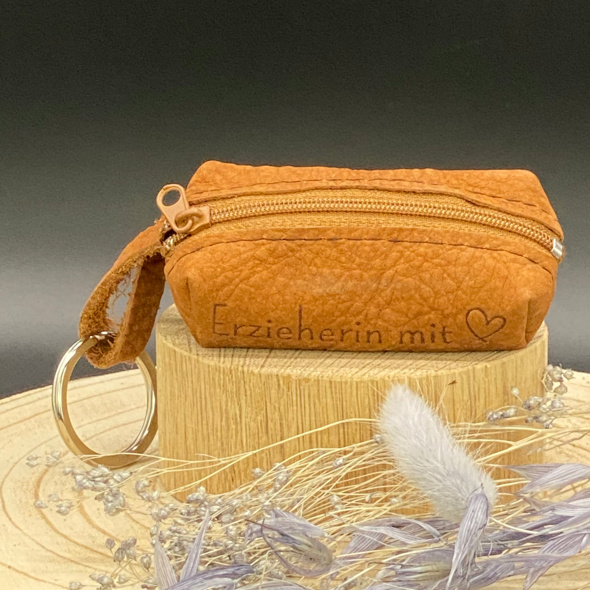 Personalisierte Schlüsseltasche mit Herz-Motiv Verpackung – Geschenk für Erzieherin zum Geburtstag