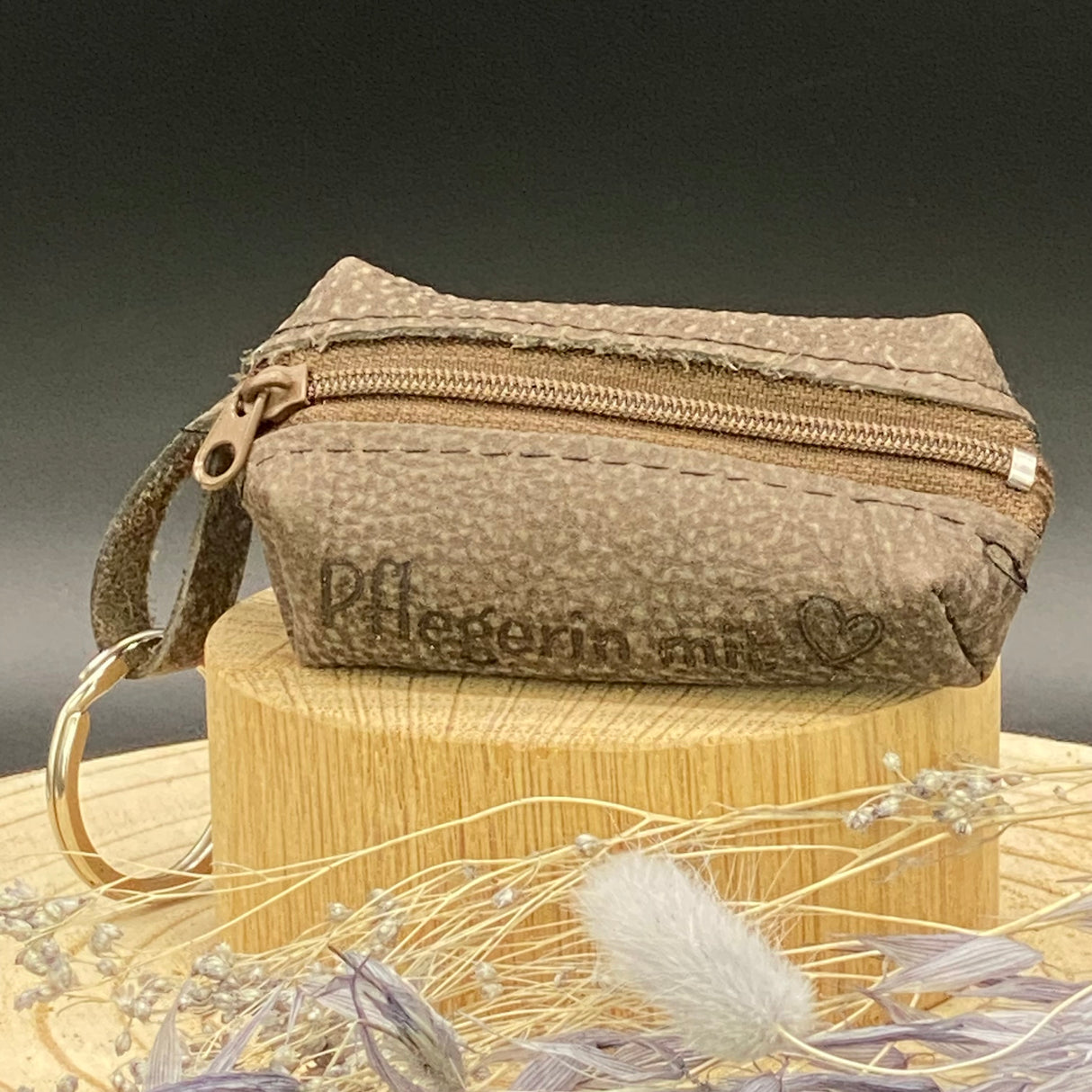 Schlüsseltasche Pfleger / Pflegerin mit Herz,