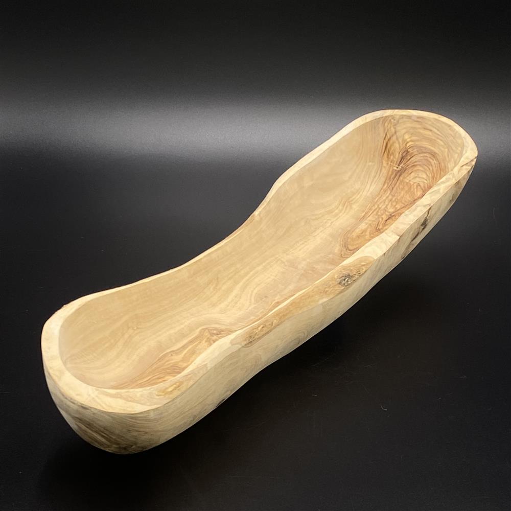Brotschale aus Olivenholz – einzigartig, praktisch und dekorativ.
Länge ca. 40 cm, Breite 9–11 cm, Höhe 6–10 cm – ideal zum Servieren von Brot, Brötchen oder Baguette.
Personalisierbare Lasergravur mit „Mit Liebe gezaubert“ und eigenem Namen möglich.
Natürliche Holzmaserung sorgt für ein warmes, edles Ambiente in der Küche.
Tolles Geschenk für Freunde, Familie oder Hobbyköche – nützlich und liebevoll zugleich.