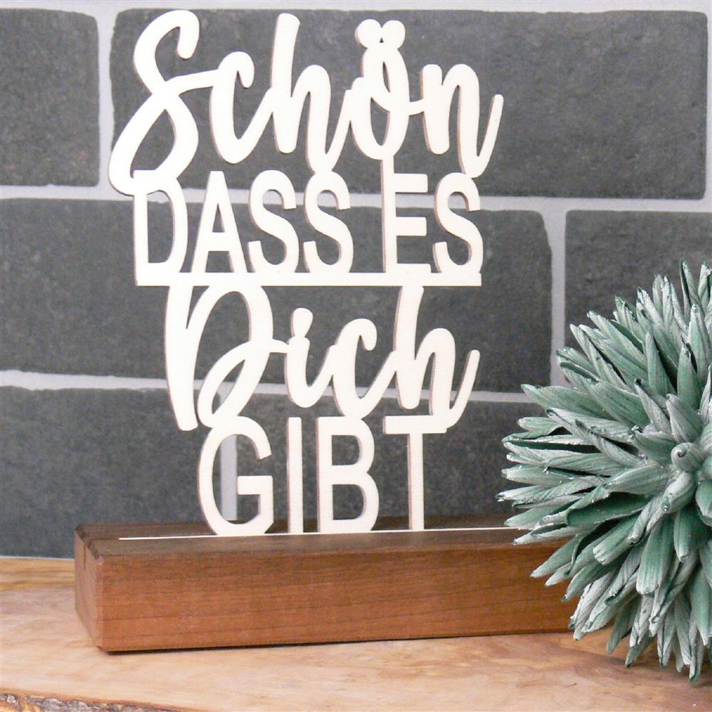 Dieser Deko-Aufsteller aus Holz ist ein liebevolles Geschenk für Lieblingsmenschen.
Der Schriftzug „Schön, dass es dich gibt“ drückt Wertschätzung und Zuneigung aus.
Gefertigt aus geöltem Nussbaumholz mit schöner Maserung.
Ideal für Geburtstage, Muttertag, Ostern oder Weihnachten.
Ein handgefertigtes Unikat voller Herz und Charme.