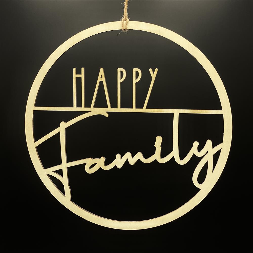 Dieser Deko-Ring aus Naturholz ist ein liebevolles Geschenk für Familien.
Der Schriftzug „happy family“ vermittelt Herzlichkeit und Zusammenhalt.
Gefertigt aus hochwertigem 4 mm starkem Pappelholz in Natur.
Erhältlich in Ø 20 cm oder Ø 28 cm, inklusive Juteschnur zum Aufhängen.
Perfekt für Haustür, Wohnzimmer oder Kinderzimmer – ein Herzstück für jedes Zuhause.