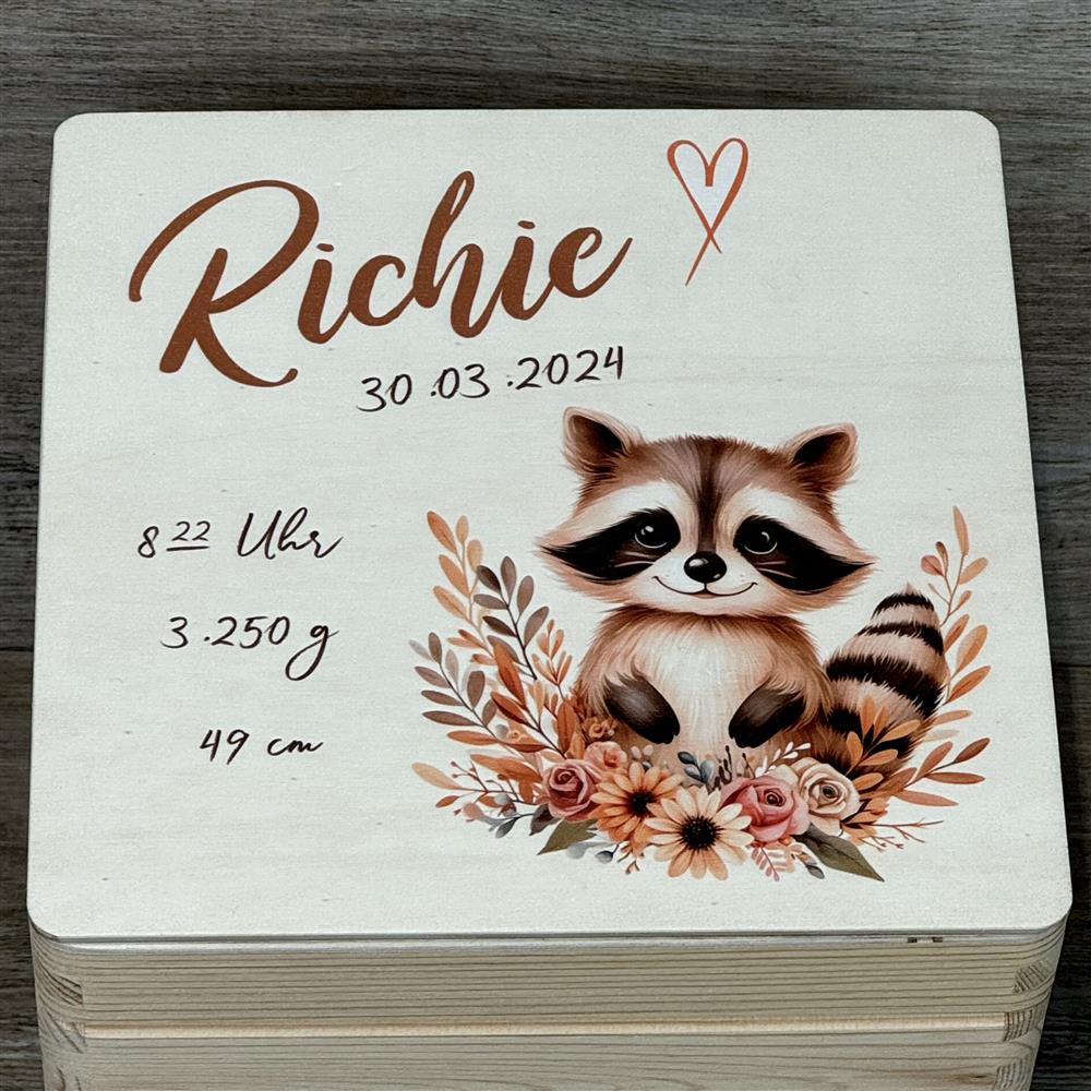 Erinnerungsbox Geburt, Aufdruck Waschbär, personalisiert