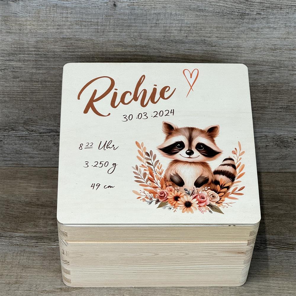 Erinnerungsbox Geburt, Aufdruck Waschbär, personalisiert