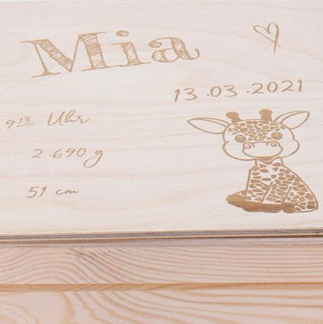 Erinnerungsbox Geburt, Lasergravur Giraffe, personalisiert