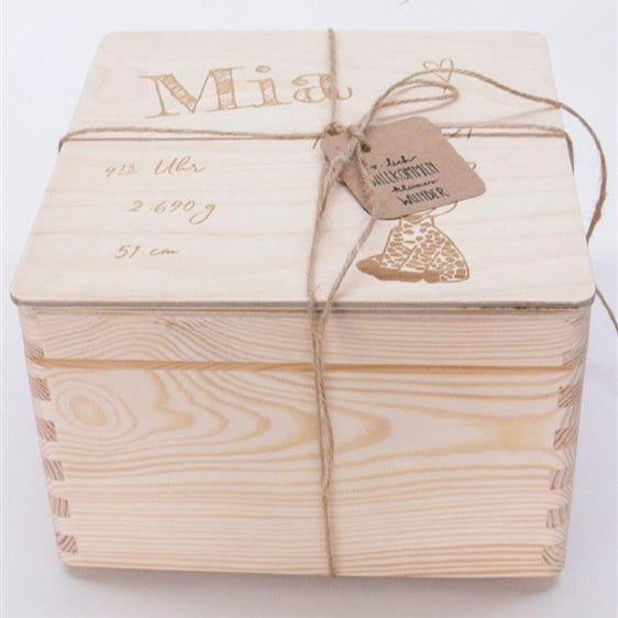 Erinnerungsbox Geburt, Lasergravur Giraffe, personalisiert