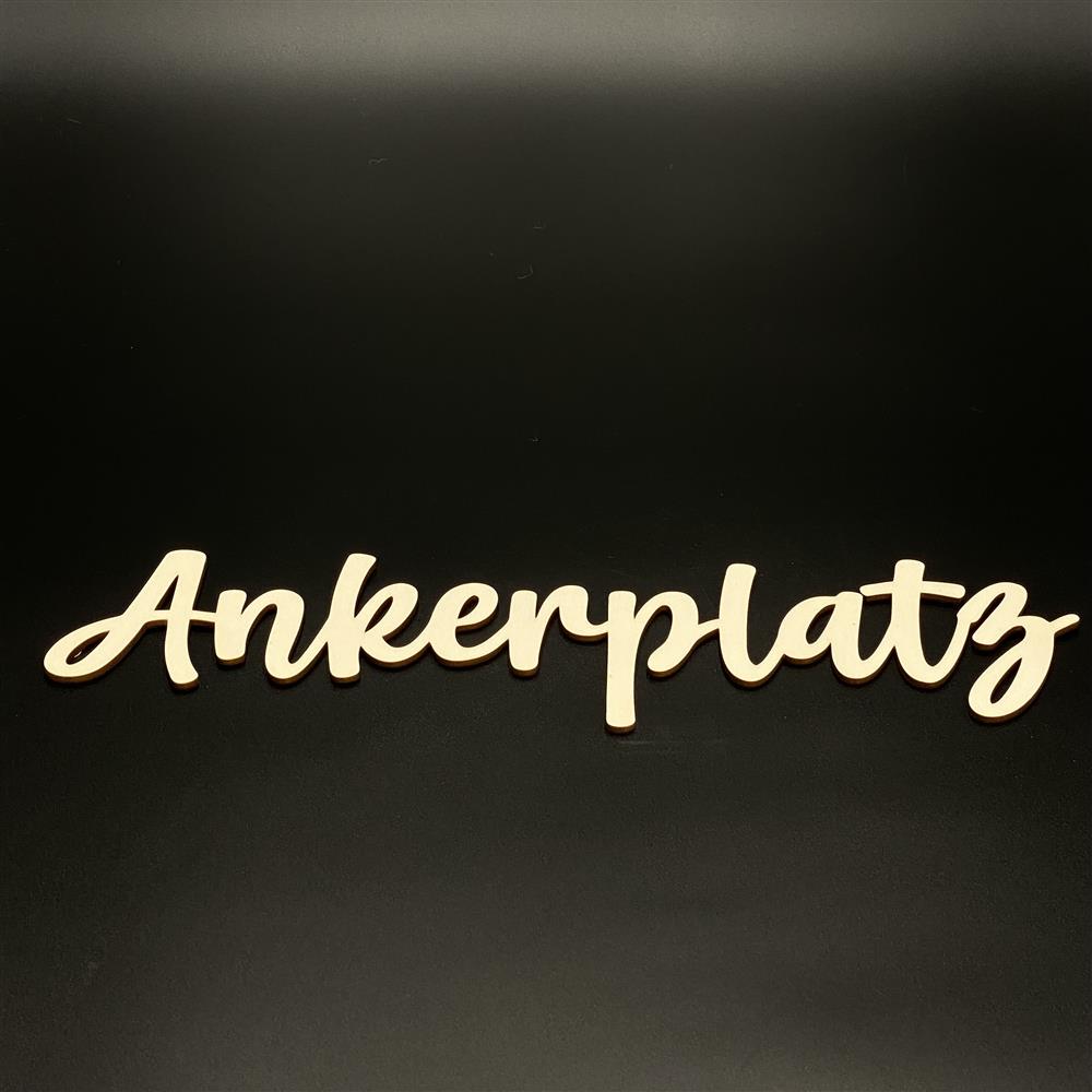 Der Schriftzug aus Pappelholz mit zwei Magneten ist das perfekte Geschenk zum Einzug, Umzug oder zur Hochzeit für Paare, Familien oder Freunde. Ideal als Aufhängung für Flower Hoops verleiht er jedem Zuhause eine persönliche Note. Ob „home“, „Ankerplatz“ oder „mr und mrs“ – die Designs passen zu vielen Anlässen. Natürlich, leicht und dekorativ. Ein liebevolles Wohnaccessoire für Lieblingsmenschen.