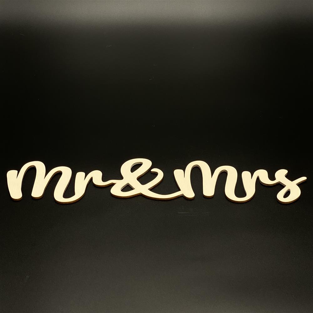 Der Schriftzug aus Pappelholz mit zwei Magneten ist das perfekte Geschenk zum Einzug, Umzug oder zur Hochzeit für Paare, Familien oder Freunde. Ideal als Aufhängung für Flower Hoops verleiht er jedem Zuhause eine persönliche Note. Ob „home“, „Ankerplatz“ oder „mr und mrs“ – die Designs passen zu vielen Anlässen. Natürlich, leicht und dekorativ. Ein liebevolles Wohnaccessoire für Lieblingsmenschen.