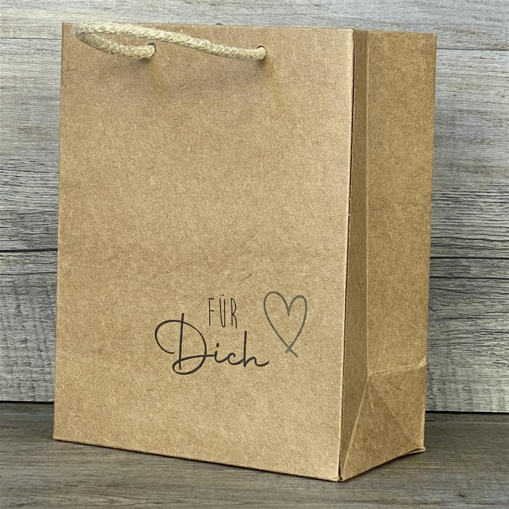 Praktisches 5er-Set Geschenktüten aus stabilem Kraftpapier (225 g/m²) mit Kordelgriffen. Größe: 19 x 15 x 8 cm. Bedruckt mit dem liebevollen Spruch „Für Dich“. Ideal zum Verpacken kleiner Geschenke oder Aufmerksamkeiten für jeden Anlass.