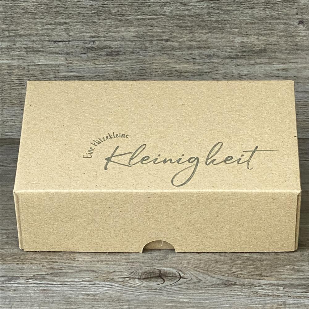 5er-Set Kraftkartons mit süßem Aufdruck „Eine klitzekleine Kleinigkeit“, Maße 16 x 9 x 5 cm. Perfekt für Geburtstagsgeschenke, kleine Mitbringsel oder besondere Überraschungen für Freunde und Familie.