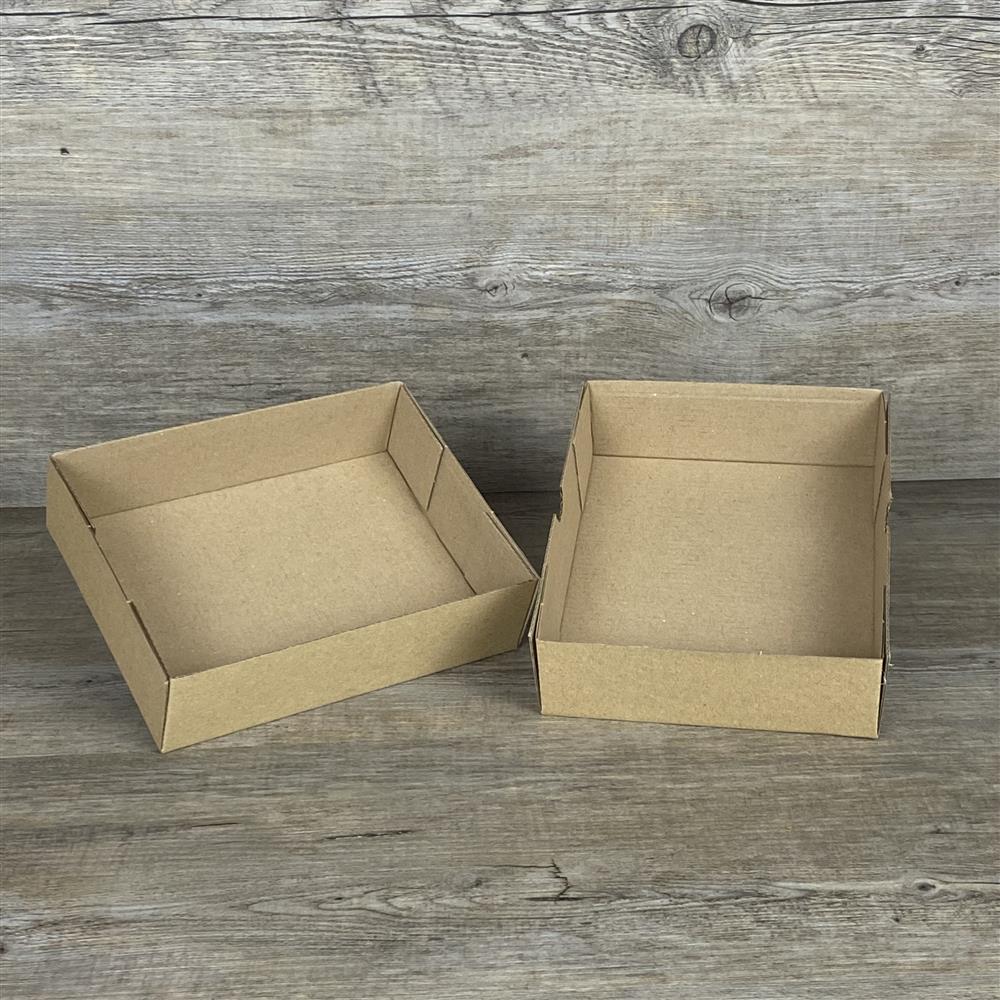 Personalisierter Geschenkkarton aus stabilem Kraftkarton, 19 x 15 x 5 cm, mit Herz-Motiv und Wunschnamen bedruckt. Ideal für Geschenke zu Geburt, Taufe, Valentinstag oder als besondere Aufmerksamkeit.