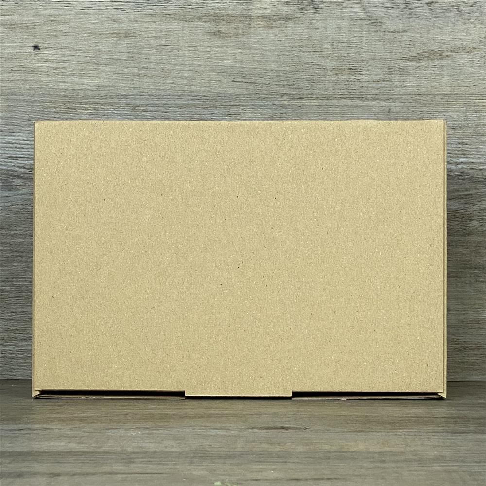 Wunderschöner Geschenkkarton aus hochwertigem Kraftkarton. 5 Stück, Größe: 23,5 x 16 x 5 cm. Perfekt für stilvolle Geschenkverpackungen.