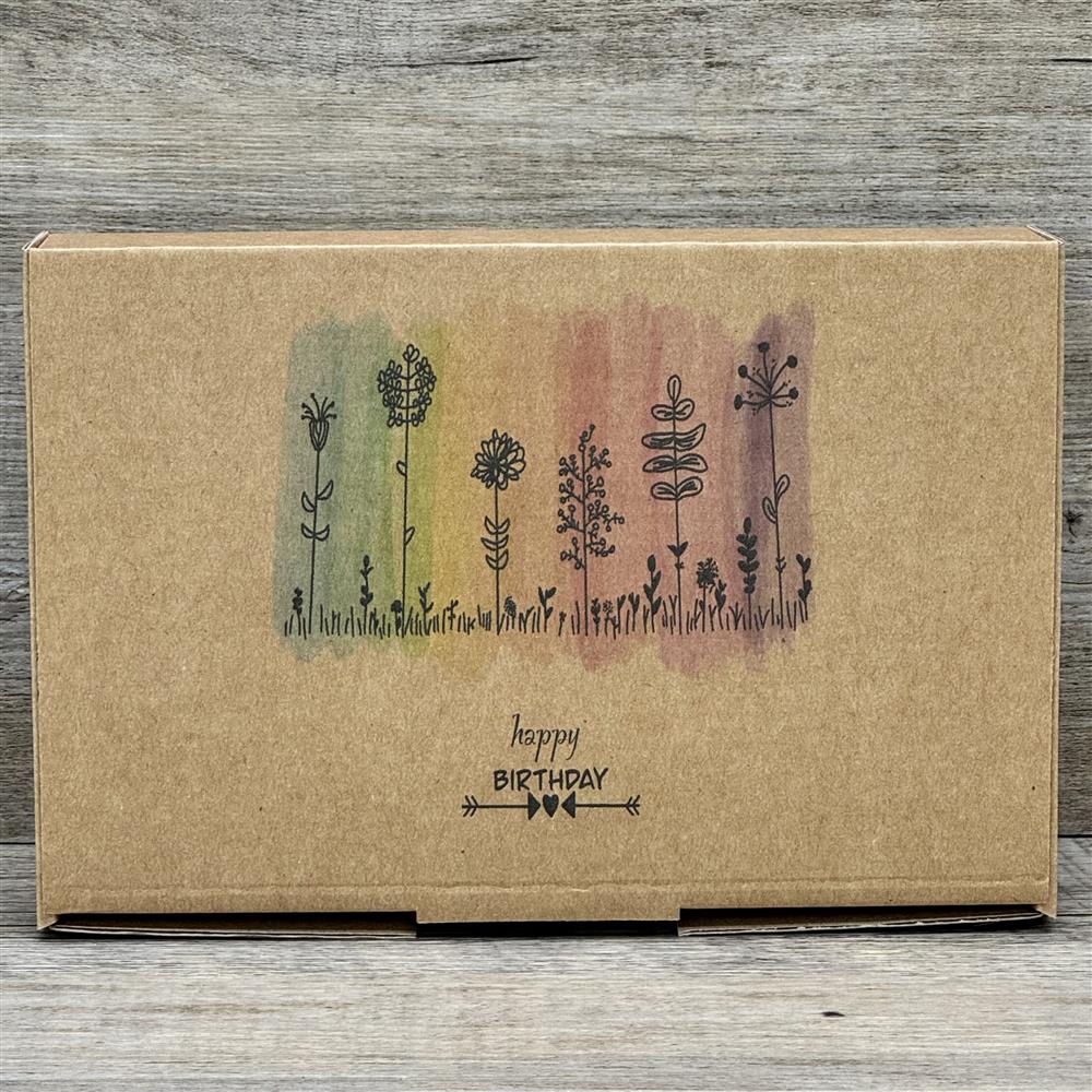 Set aus 5 stabilen Kraftkarton-Geschenkkartons, Maße: 23,5 x 16 x 5 cm. Mit dem fröhlichen Aufdruck „Happy Birthday“ – ideal für Geburtstags-Mitbringsel und kreative Geschenkideen.