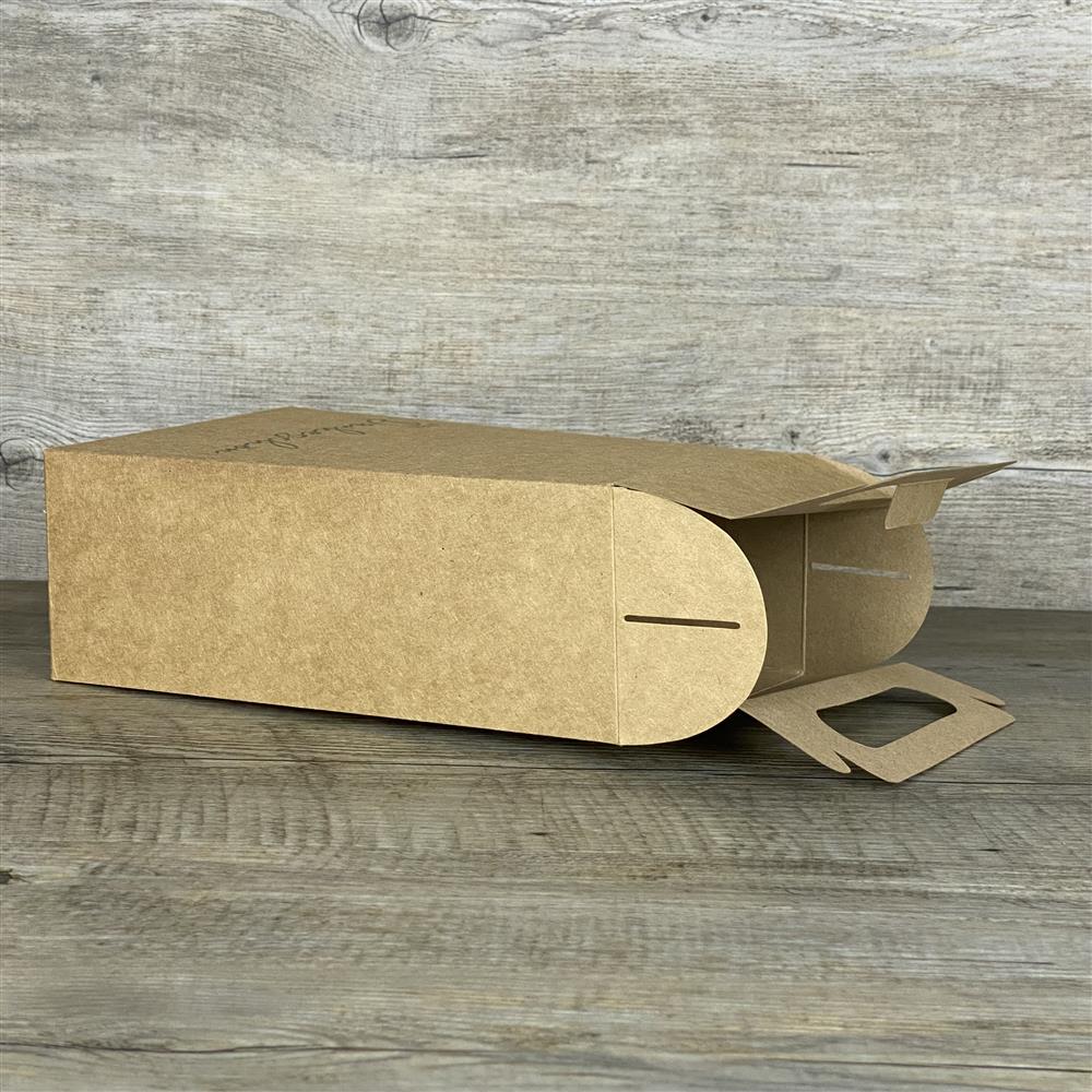 Giebel-Geschenktüten aus Kraftkarton, 5 Stück, Größe ca. 22 x 15 x 8 cm, Gesamthöhe mit Griff ca. 28 cm. Motiv: „Ein kleines Dankeschön“. Ideal als Weihnachtsgeschenk, Geburtstagsgeschenk oder Mitbringsel für Freunde, Familie und Kollegen. Robuster Karton, wiederverwendbar und nachhaltig – stilvolle Geschenkverpackung für jede Gelegenheit.