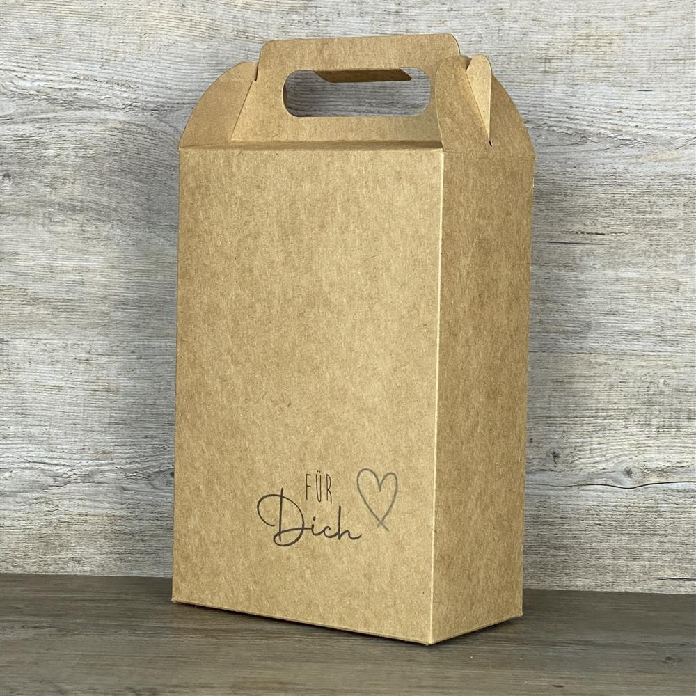 5 Giebelverpackungen aus Kraftkarton, Größe ca. 22 x 15 x 8 cm, Gesamthöhe inkl. Griff ca. 28 cm. Motiv: „Eine klitzekleine Kleinigkeit“. Optimal für Weihnachtsgeschenke, Geburtstagsgeschenke oder kleine Aufmerksamkeiten für Familie, Freunde und Kollegen. Robuster Karton, wiederverwendbar und liebevoll gestaltet.