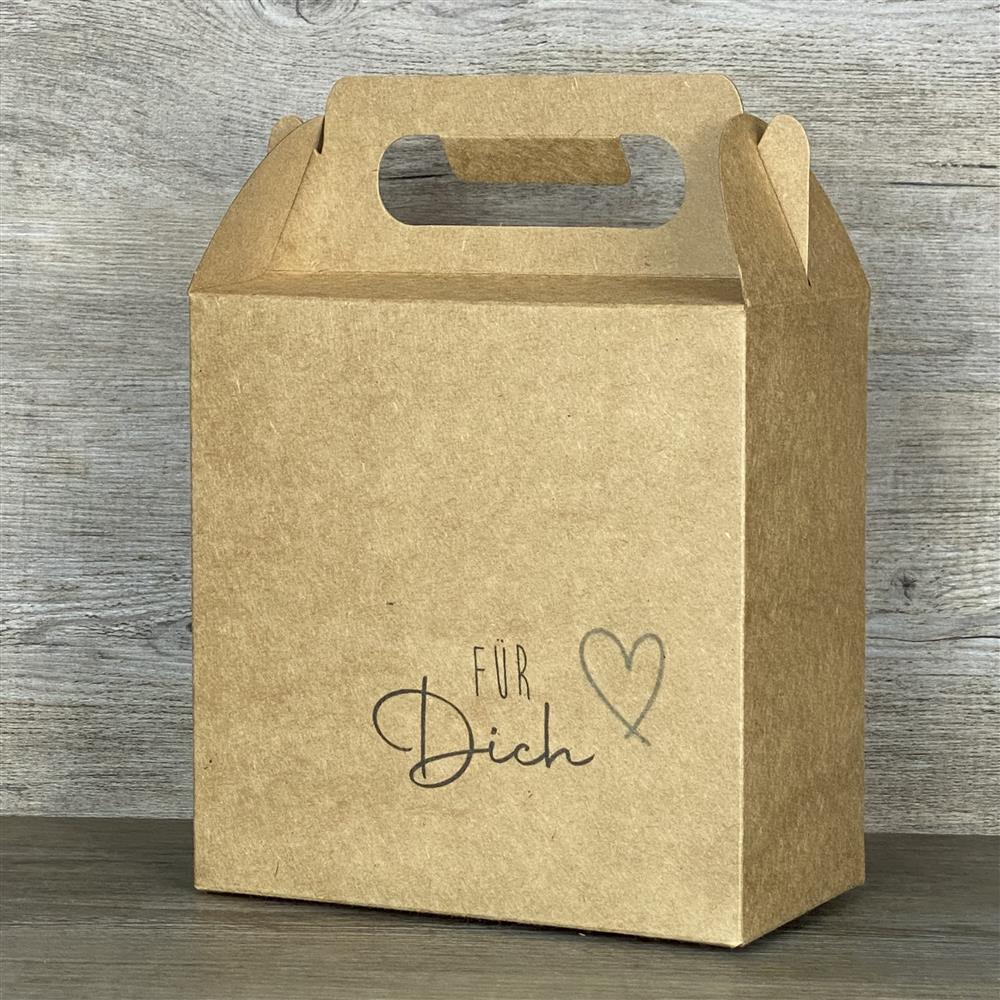 Das 5er-Set Giebelverpackungen aus stabilem Kraftkarton mit dem Aufdruck „Für Dich“ eignet sich hervorragend für kreative DIY-Geschenke. Ob selbstgemachte Leckereien, kleine Holzgeschenke oder liebevoll gestaltete Überraschungen – die Boxen machen jedes Geschenk besonders. Praktischer Griff erleichtert Befüllen und Transport. Ideal für Freunde, Nachbarn oder Bastelfans. Eine charmante Verpackung für besondere Momente.