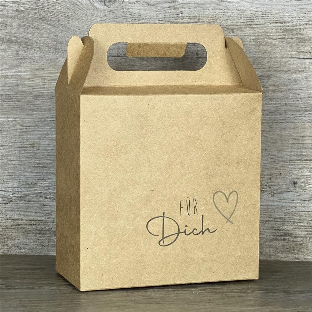 Diese Giebelverpackung aus Kraftkarton mit dem Aufdruck „Für Dich“ ist ideal für liebevolle Geschenke für Kinder, den Sohn, die Tochter oder Enkel. Sie bietet Platz für Süßigkeiten, kleine Spielzeuge oder personalisierte Holzgeschenke. Dank praktischem Griff lässt sie sich leicht transportieren. Perfekt für Geburtstage, Ostern oder besondere Anlässe. Ein stilvolles Geschenk mit persönlicher Botschaft.