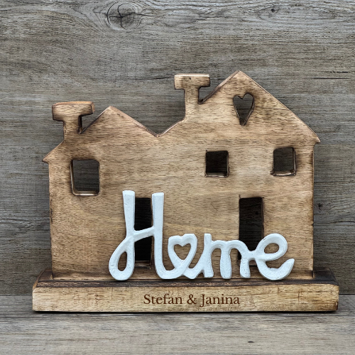 Haus aus Mangoholz mit dem Metall Schriftzug "Home" | personalisiert