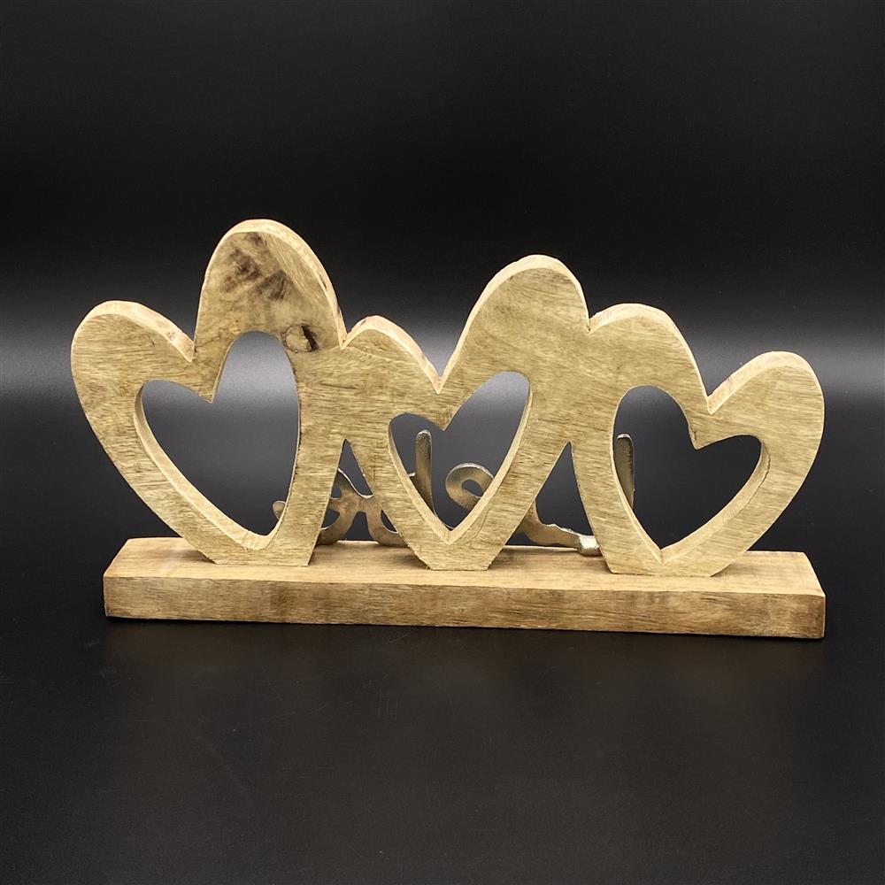 Herzgruppe aus Mangoholz mit dem Metall Schriftzug 'Liebe', personalisierbar