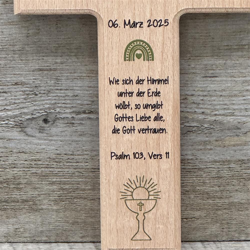 Dieses personalisierte Holzkreuz eignet sich hervorragend als Geschenk zur Konfirmation für Paten, Lehrer oder Gemeindemitglieder. Mit Wunschname, Datum und Bibelvers wird es zu einem einzigartigen Andenken. Die Taube im Blätterkranz unterstreicht die symbolische Bedeutung von Gottes Segen. Aus hochwertigem Holz gefertigt, ist es ein stilvolles und langlebiges Erinnerungsstück. Ideal, um bleibende Wertschätzung zu zeigen.