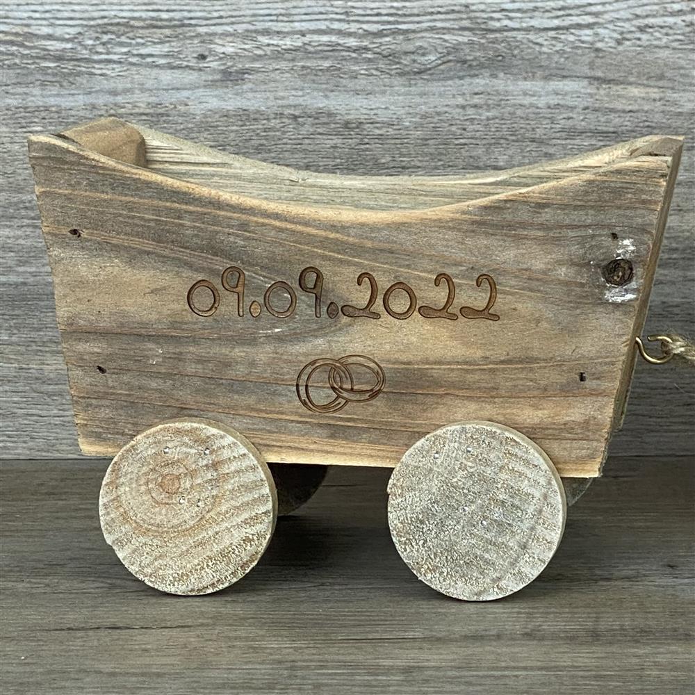 Holzzug Hochzeit, personalisiert