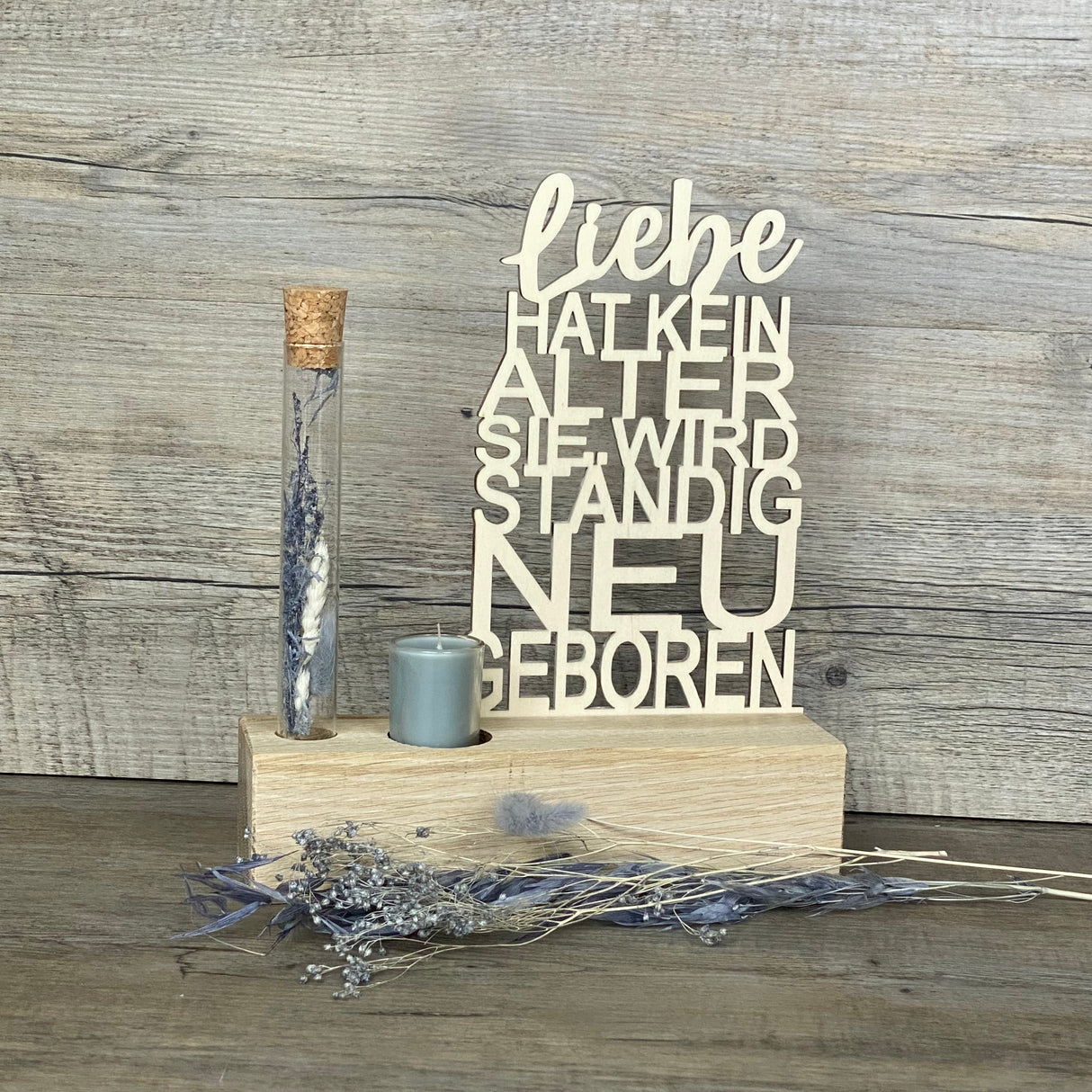 Deko Aufsteller Deluxe Liebe hat kein Alter sie wird ständig neu geboren, personalisierbar