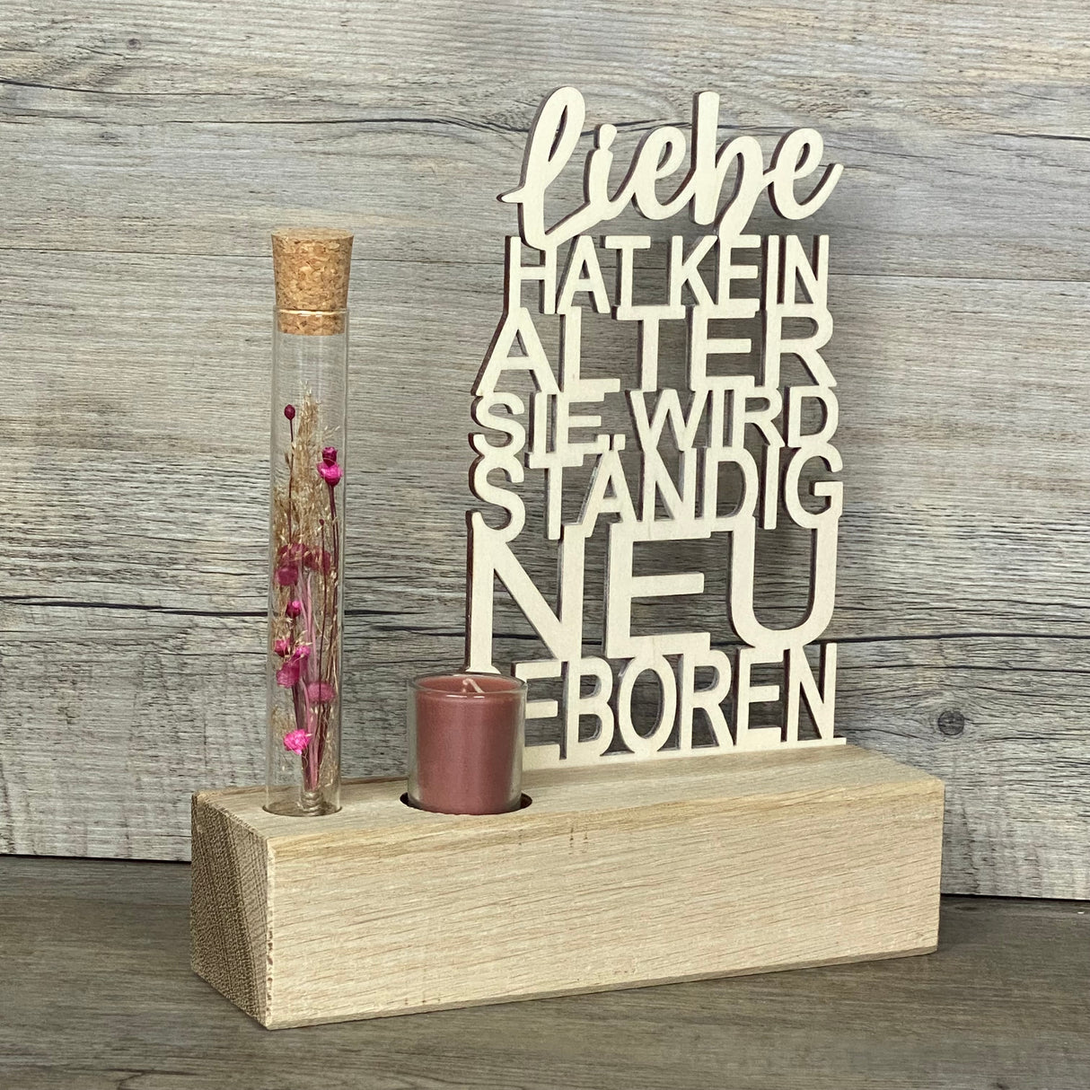 Deko Aufsteller Deluxe Liebe hat kein Alter sie wird ständig neu geboren, personalisierbar