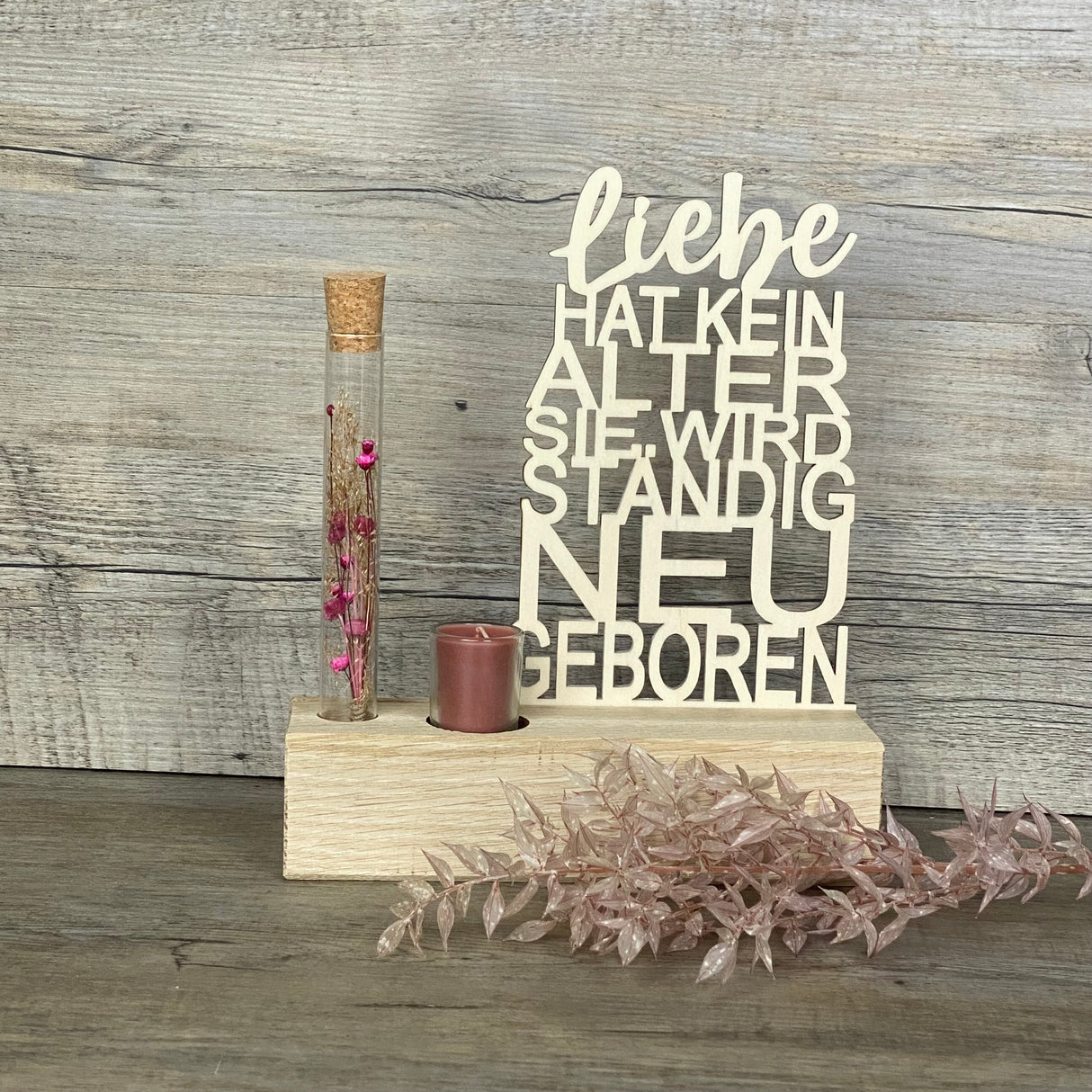 Deko Aufsteller Deluxe Liebe hat kein Alter sie wird ständig neu geboren, personalisierbar