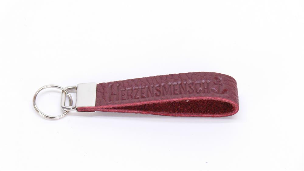Ein besonderes Geschenk für die liebsten Menschen: das Leder-Schlüsselband „Herzensmensch“ mit Blindprägung und optionaler Gravur. Praktisch, hochwertig und symbolträchtig erinnert es täglich an Liebe, Freundschaft und Verbundenheit. Ideal zu Geburtstagen, Jahrestagen oder als kleine Aufmerksamkeit zwischendurch.