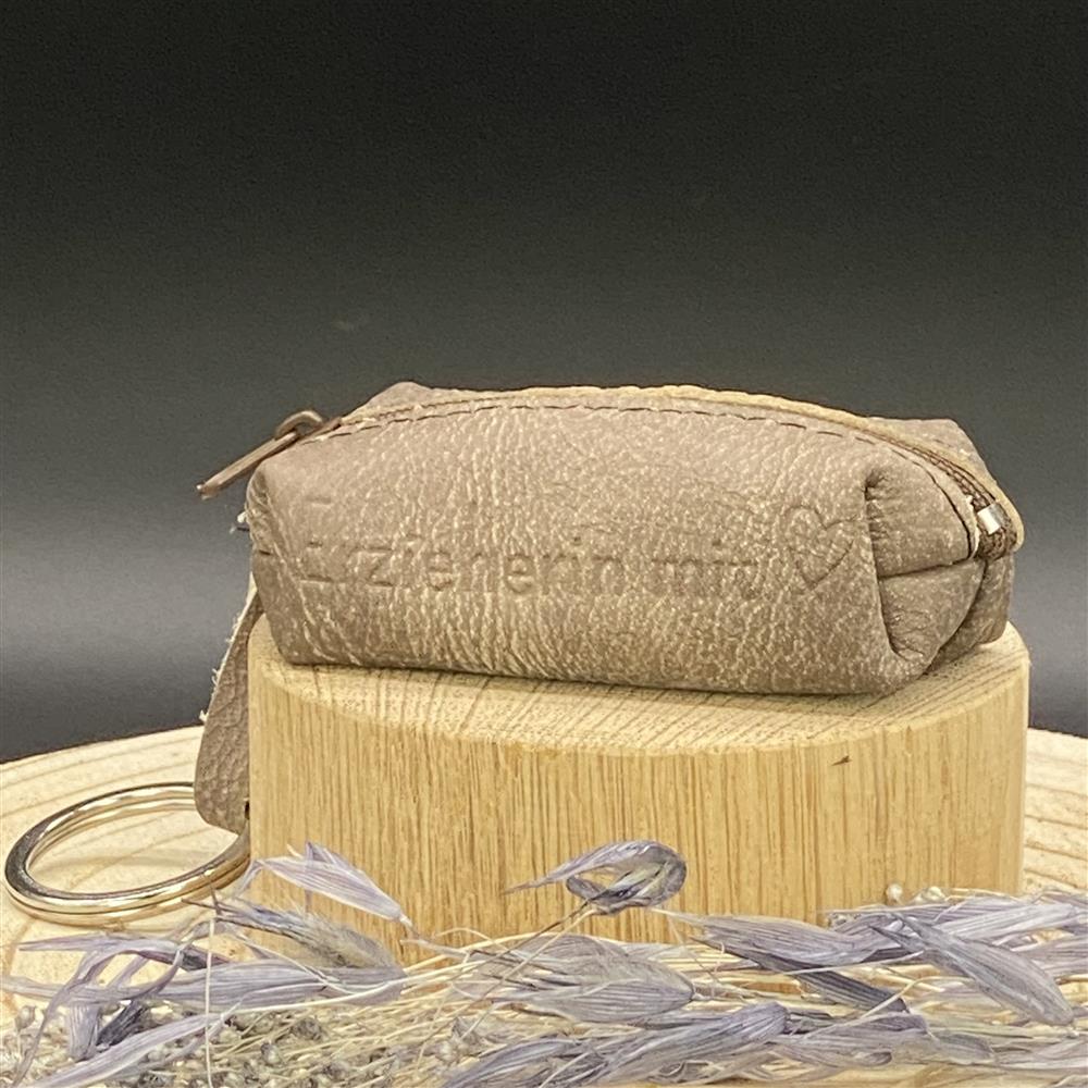 Handliche Echtleder Schlüsseltasche, ca. 10x5x3 cm – stilvolles Accessoire für Alltagsheldinnen