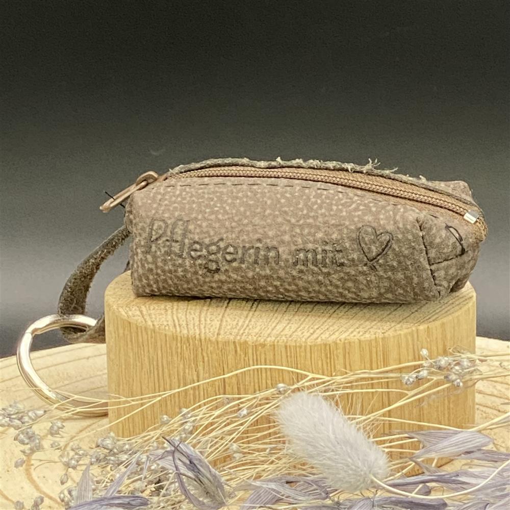 Schlüsseltasche Pfleger / Pflegerin mit Herz,