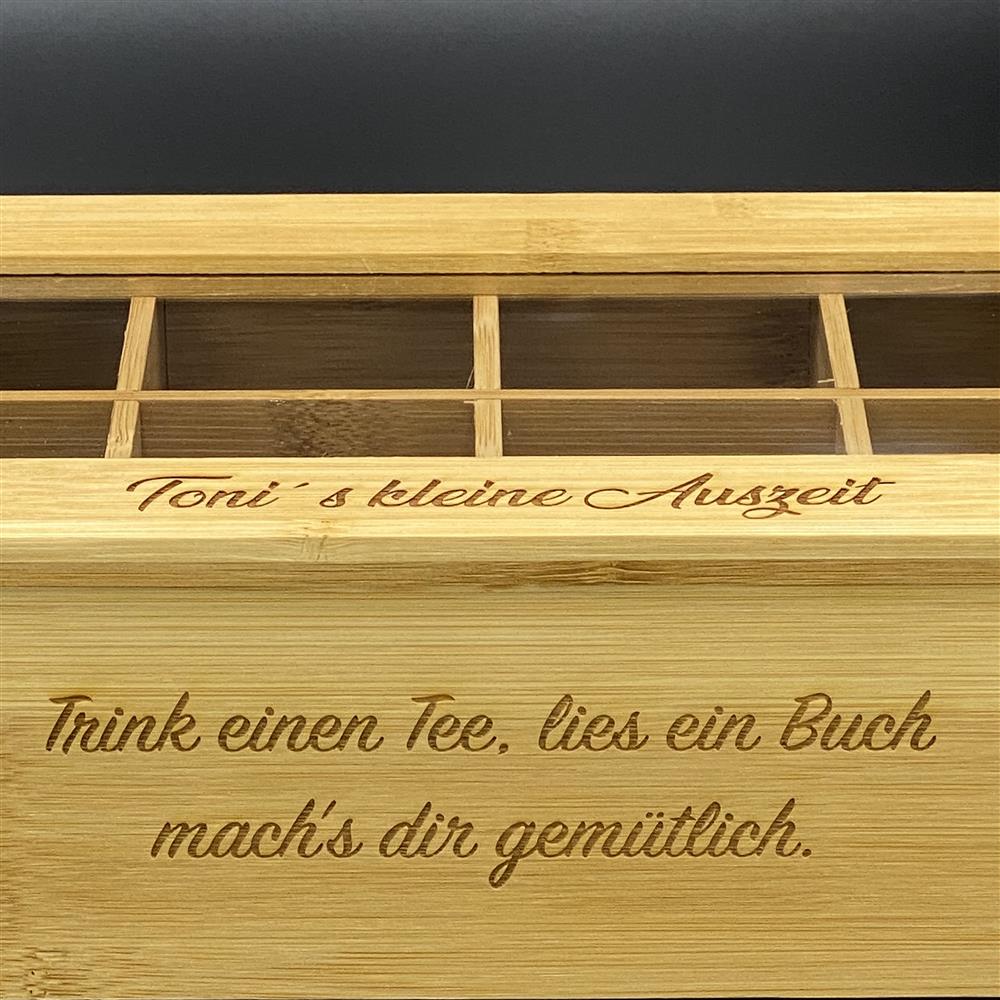 Diese elegante Bambus-Teebox eignet sich hervorragend als Geschenk für Freundinnen, Mama oder Oma – perfekt zu Ostern, Geburtstag oder besonderen Anlässen. Mit 6 oder 8 Fächern und persönlicher Lasergravur auf Deckel und Vorderseite wird sie zum liebevollen Unikat. Stilvoll, praktisch und dekorativ zugleich. Ein hochwertiges Präsent, das Tee und Entspannung auf besondere Weise verbindet.