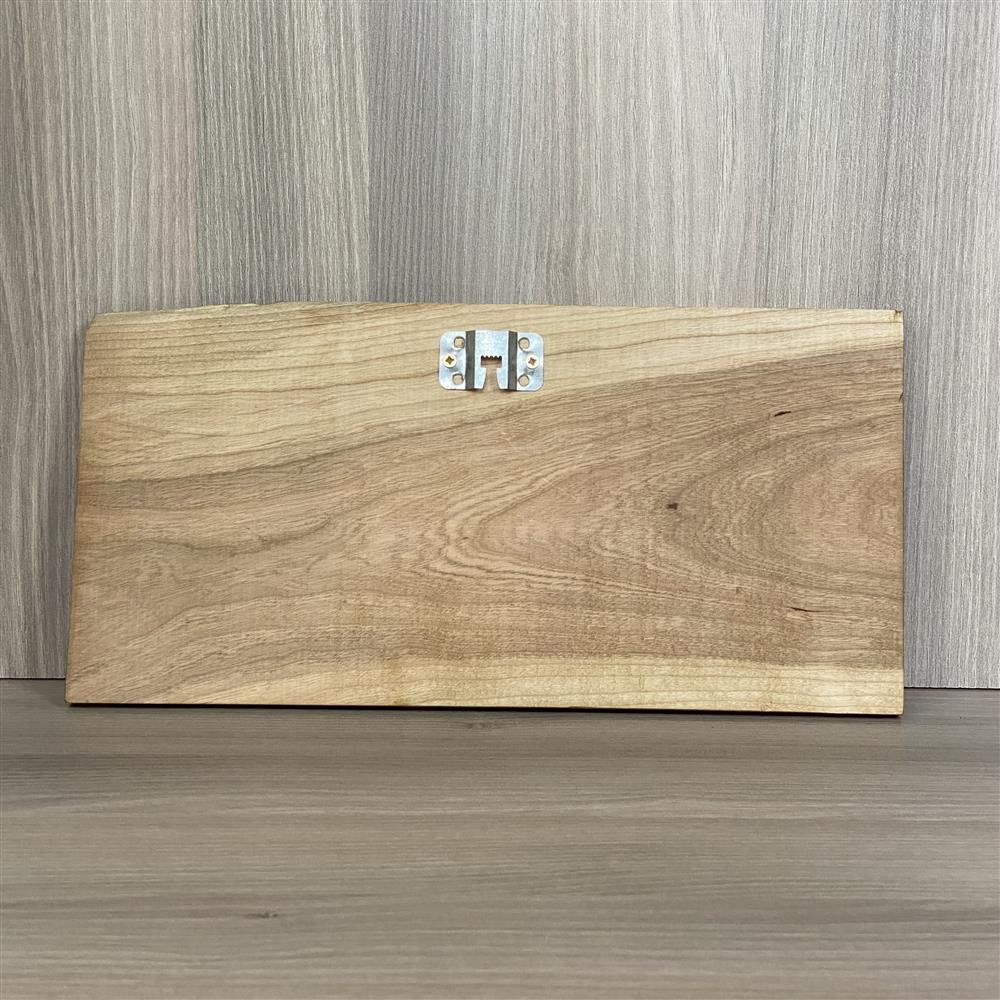 Das Holz-Türschild „Familienhäuser“ ist eine besondere Geschenkidee für Freundinnen, Paare oder Familien mit Kindern. Jedes farbenfrohe Haus wird mit einem Namen personalisiert und auf ein hochwertiges Naturholzbrett gesetzt. Optional kann auch eine Hundehütte graviert werden. Dekorativ, einzigartig und voller Charme – ideal für Eingangsbereich oder Wohnraum.