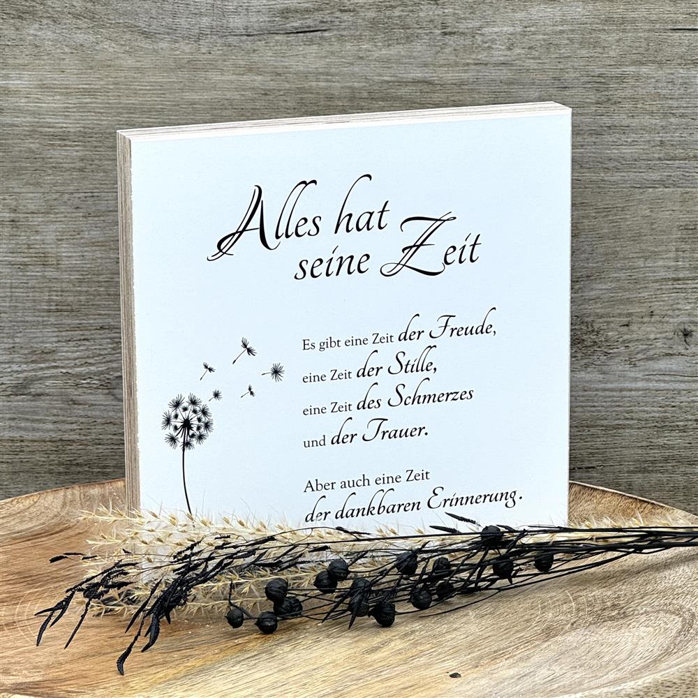 Elegant und persönlich: Der Wooden Block Art „Alles hat seine Zeit“ eignet sich auch als Geschenk für Kollegen, Partner oder Geschäftspartner, die ein emotionales Andenken schätzen. Handgefertigt aus Naturholz, jedes Stück ein Unikat, dekorativ auf der Mini-Staffelei oder an der Wand. Ideal für Jubiläen, besondere Erinnerungen oder als Zeichen der Wertschätzung. Ein Geschenk, das nachdenklich stimmt und lange bleibt. Zeige Empathie auf besondere Weise.