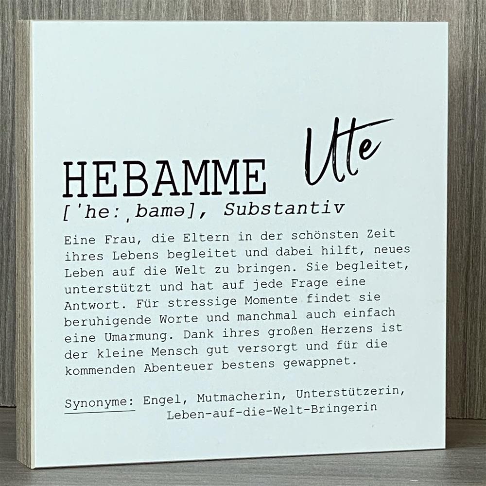 Ein personalisierter Wooden Block Art – das perfekte Geschenk für die Hebamme deines Babys. Mit individuellem Namen wird er zu einem liebevollen Dankeschön für ihre Unterstützung in der schönsten Zeit des Lebens. Handgefertigt aus Naturholz, ein echtes Unikat. Ideal für Geburt, Babyshower oder Abschiedsgeschenke. Ein besonderes Präsent voller Wertschätzung und Herzenswärme.