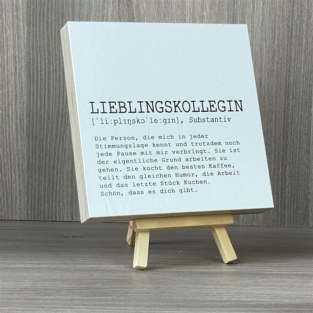 Dieser Wooden Block Art „Lieblingskollegin“ ist ein charmantes Geschenk für Freunde oder Teammitglieder, die du besonders schätzt. Der herzliche Text würdigt Humor, gemeinsame Pausen und besondere Momente im Büro. Handgefertigt aus Holz, langlebig und dekorativ. Perfekt für Jubiläen, Weihnachten oder als kleine Aufmerksamkeit. Ein stilvolles Präsent voller Wertschätzung.