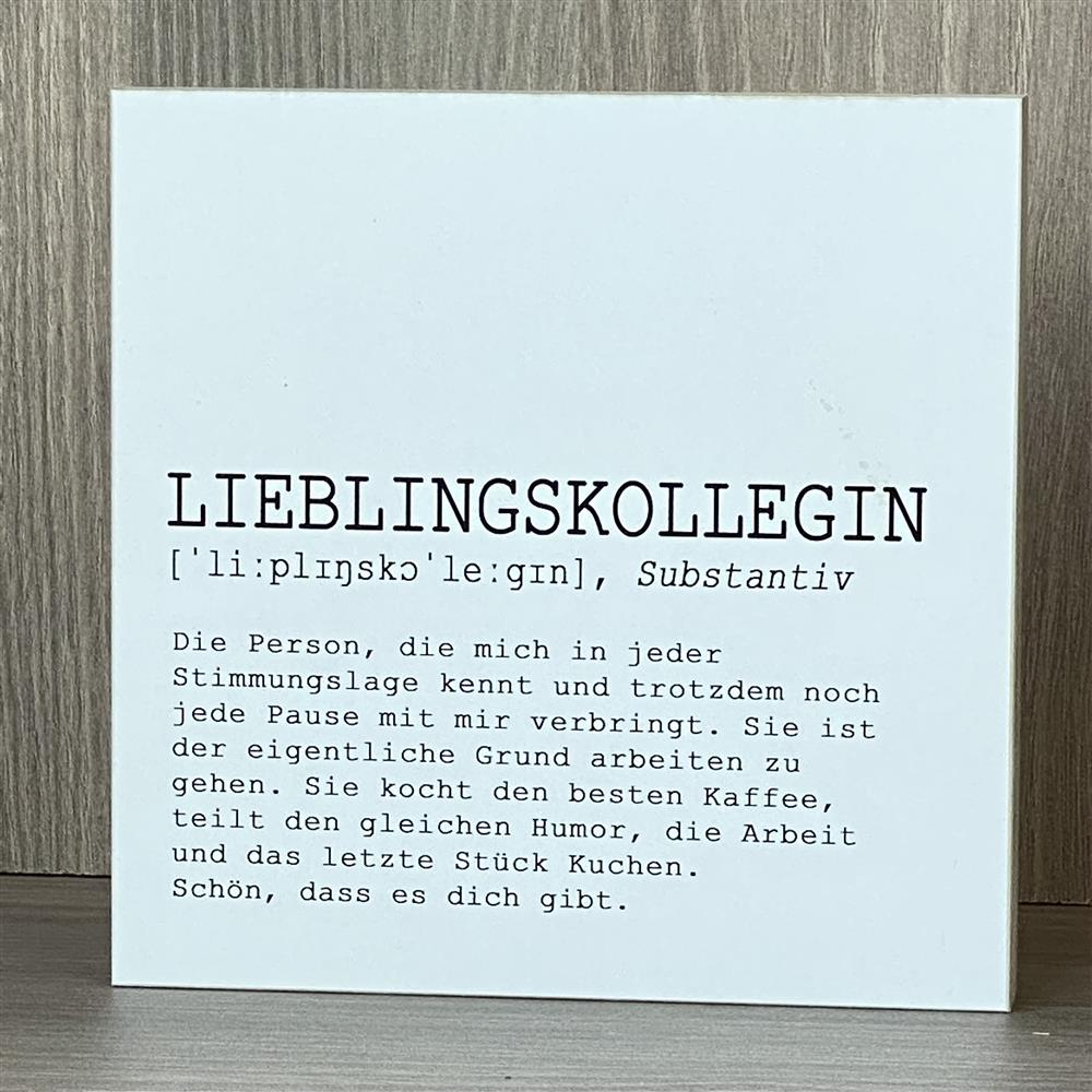 Der Wooden Block Art „Lieblingskollegin“ eignet sich auch als hochwertiges Dankeschön-Geschenk von der Firma oder Teamleitung. Mit personalisiertem Namen wird er zu einem einzigartigen Erinnerungsstück. Handgefertigt aus Naturholz, jedes Stück ein Unikat. Ideal für Kolleginnenabschiede, Jubiläen oder Teamgeschenke. Ein elegantes, dekoratives Präsent mit persönlicher Note.
