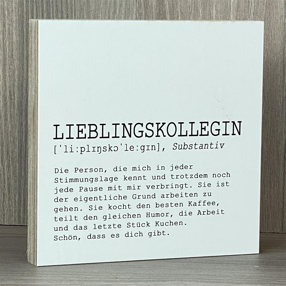 Der Wooden Block Art „Lieblingskollegin“ eignet sich auch als hochwertiges Dankeschön-Geschenk von der Firma oder Teamleitung. Mit personalisiertem Namen wird er zu einem einzigartigen Erinnerungsstück. Handgefertigt aus Naturholz, jedes Stück ein Unikat. Ideal für Kolleginnenabschiede, Jubiläen oder Teamgeschenke. Ein elegantes, dekoratives Präsent mit persönlicher Note.