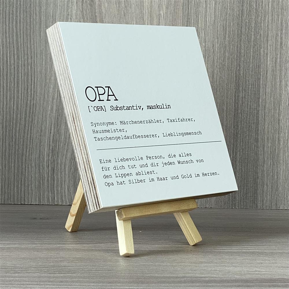 Der Wooden Block Art „Opa“ eignet sich auch als stilvolles Geschenk für Bekannte oder Familienmitglieder, die Großväter besonders schätzen. Mit personalisiertem Namen wird er zu einem einzigartigen Erinnerungsstück. Handgefertigt aus Naturholz, jedes Stück ein Unikat. Ideal für Geburtstage, Jubiläen oder als Dankeschön-Geschenk. Ein dekoratives, hochwertiges Präsent voller Charme und Herz.