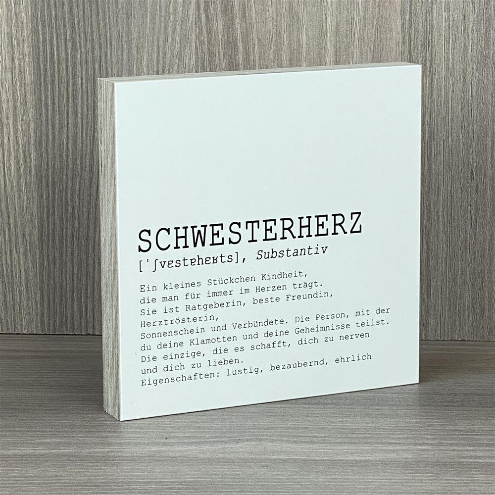 Ein liebevoller Wooden Block Art „Schwesterherz“ – das perfekte Geschenk für deine Schwester. Der Text würdigt die besondere Verbindung, gemeinsame Erinnerungen und Liebe zwischen Geschwistern. Handgefertigt aus Naturholz, jedes Stück ein Unikat. Ideal für Geburtstag, Weihnachten oder einfach als kleine Aufmerksamkeit. Ein emotionales, personalisiertes Geschenk voller Herz.