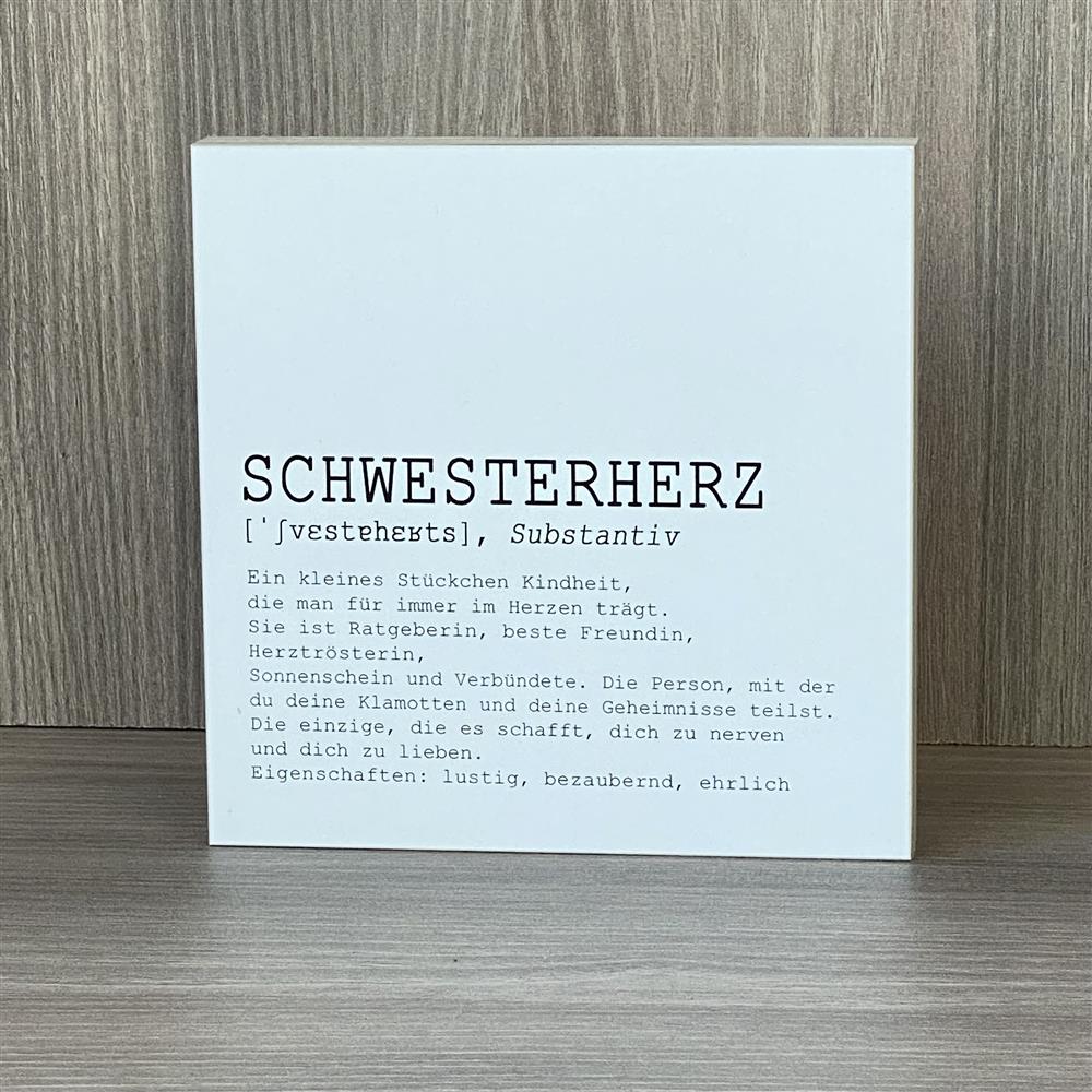 Dieser Wooden Block Art „Schwesterherz“ ist ein charmantes Geschenk für Freundinnen oder Lieblingsmenschen, die wie eine Schwester für dich sind. Der liebevolle Text fängt Nähe, Humor und Herzenswärme ein. Handgefertigt aus Naturholz, einzigartig und dekorativ. Perfekt als Mitbringsel, besondere Überraschung oder als stilvolles Andenken. Ein Unikat voller Persönlichkeit und Liebe.