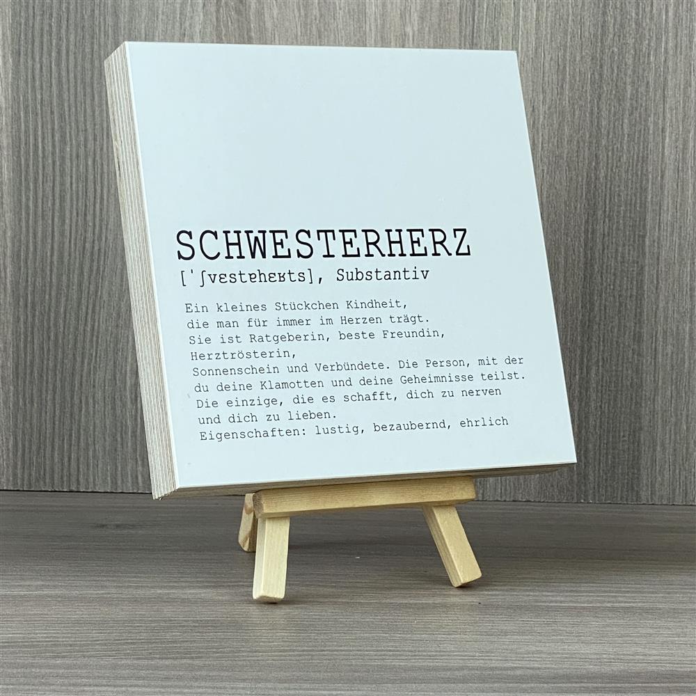 Der Wooden Block Art „Schwesterherz“ eignet sich auch als stilvolles Geschenk für Familienmitglieder oder Bekannte, die Geschwisterliebe feiern möchten. Mit personalisiertem Namen wird er zu einem einzigartigen Erinnerungsstück. Handgefertigt aus Naturholz, jedes Stück ein Unikat. Ideal für Geburtstage, Jubiläen oder als Dankeschön-Geschenk. Ein dekoratives, hochwertiges Präsent voller Herz und Charme.
