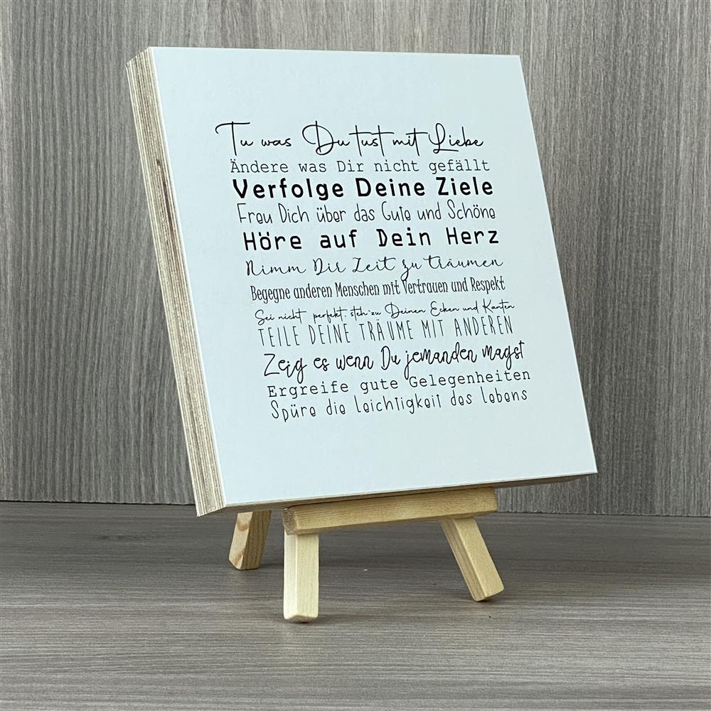 Dieser Wooden Block Art zur Kommunion ist ein besonderes Geschenk für Freunde oder Lieblingsmenschen. Die liebevollen Lebensweisheiten ermutigen zu Vertrauen, Freude und Selbstbewusstsein. Handgefertigt aus Naturholz, jedes Stück einzigartig. Perfekt als Kommunionsgeschenk oder als stilvolle Dekoration im Kinderzimmer. Ein persönliches Unikat voller Inspiration.