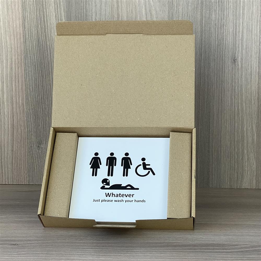 Dieser Wooden Block Art ist ein lustiges Geschenk für Freunde oder Lieblingsmenschen, die Humor lieben. Der freche Spruch erinnert spielerisch an gute Hygiene. Handgefertigt aus Naturholz, einzigartig und dekorativ. Perfekt als Mitbringsel, Geburtstagsgeschenk oder witziges Highlight für Küche und Bad. Ein persönliches Unikat voller Spaß und Stil.