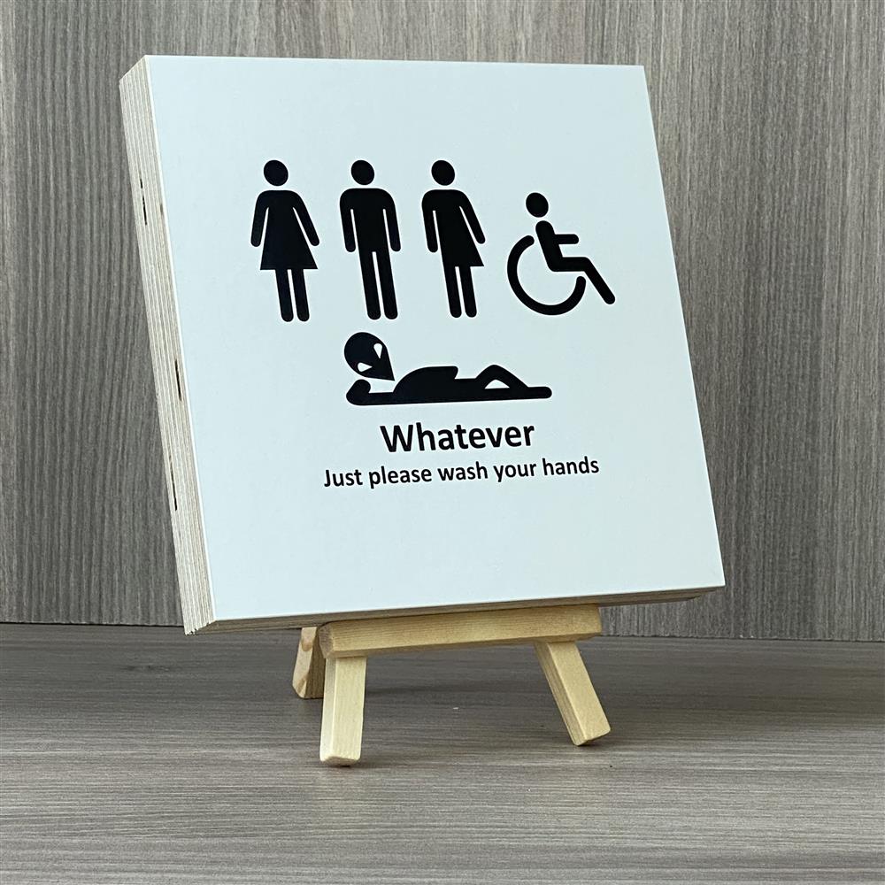 Der Wooden Block Art „Whatever, Just please wash your hands“ eignet sich auch als originelles Geschenk für Kollegen, Bekannte oder WG-Mitbewohner. Handgefertigt aus Naturholz, jedes Stück ein Unikat. Ideal für Büro, Bad oder gemeinsames Wohnen. Ein dekoratives, hochwertiges Präsent voller Humor und Persönlichkeit.