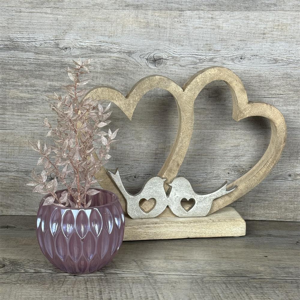 Zwei Herzen aus Mangoholz mit einem Vogelpärchen aus Metall, personalisierbar