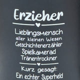 Dieses personalisierte Tassen-Set „Erzieher/in – Superheld/in des Alltags“ ist ein liebevolles Geschenk für pädagogische Fachkräfte. Vorderseite mit Gravur, Rückseite optional mit Name personalisiert. Fassungsvermögen 350 ml, ca. Ø 8,2 × 9,6 cm, farbige Außenseite für fröhlichen Akzent. Ideal als Geschenk zum Abschied, Geburtstag oder einfach als Anerkennung für die tägliche liebevolle Arbeit im Kindergarten.
