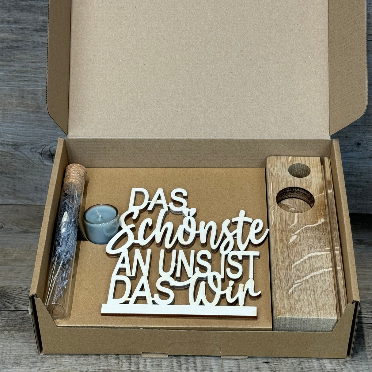 Deko Aufsteller Deluxe Das Schönste an uns ist das Wir, personalisierbar