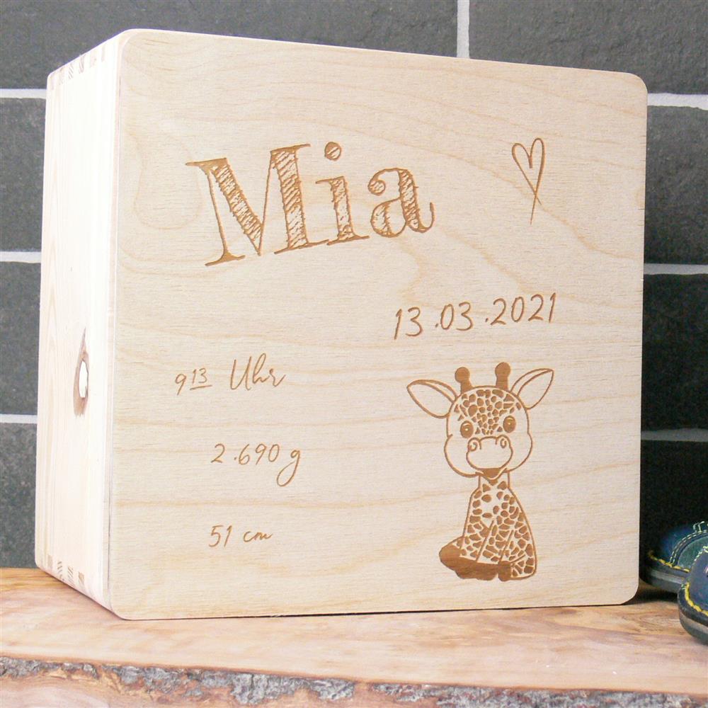 Erinnerungsbox Geburt, Lasergravur Giraffe, personalisiert