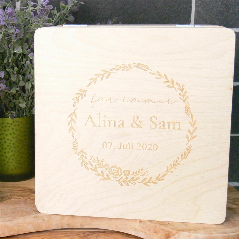 Erinnerungsbox Hochzeit, Lasergravur Kranz, personalisiert