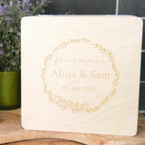 Erinnerungsbox Hochzeit, Lasergravur Kranz, personalisiert